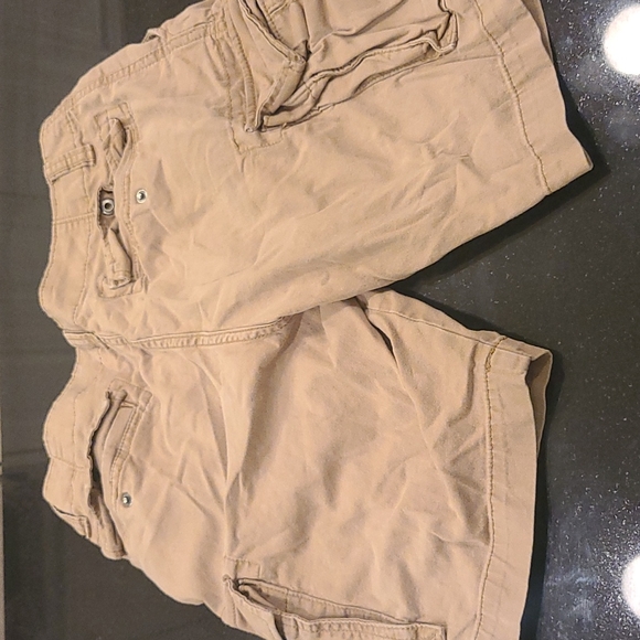 Old Navy 30" cargo shorts - Picture 2 of 8